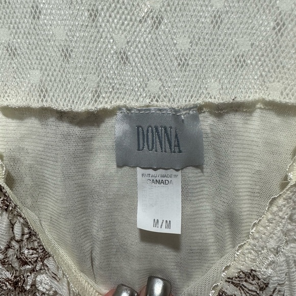 DONNA Mesh Lace Floral Top Size Medium - Picture 3 of 6